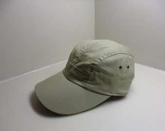 Beige Cap in Baseball Style without bit decoration