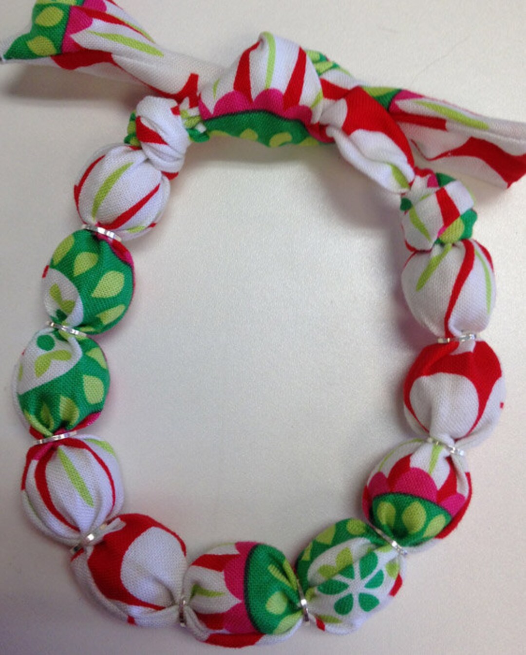White Flower Red Miller Fabric Wrapped Wood Bead Bracelet Etsy España