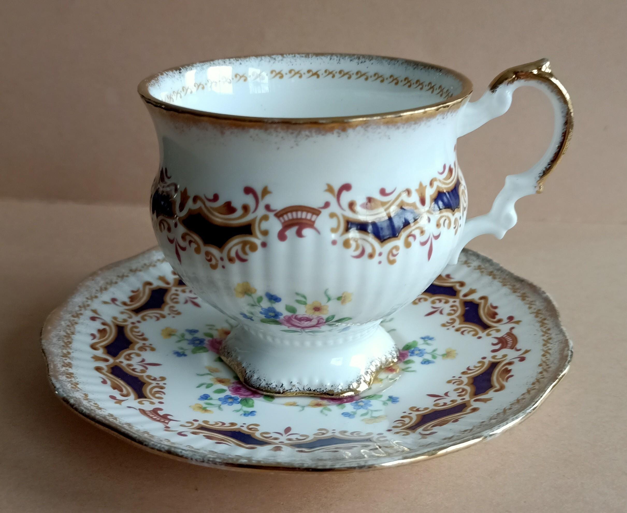 イギリス製　Elizabethan ボーンチャイナ　カップ&amp;ソーサー Elizabethan tea set - Etsy 日本