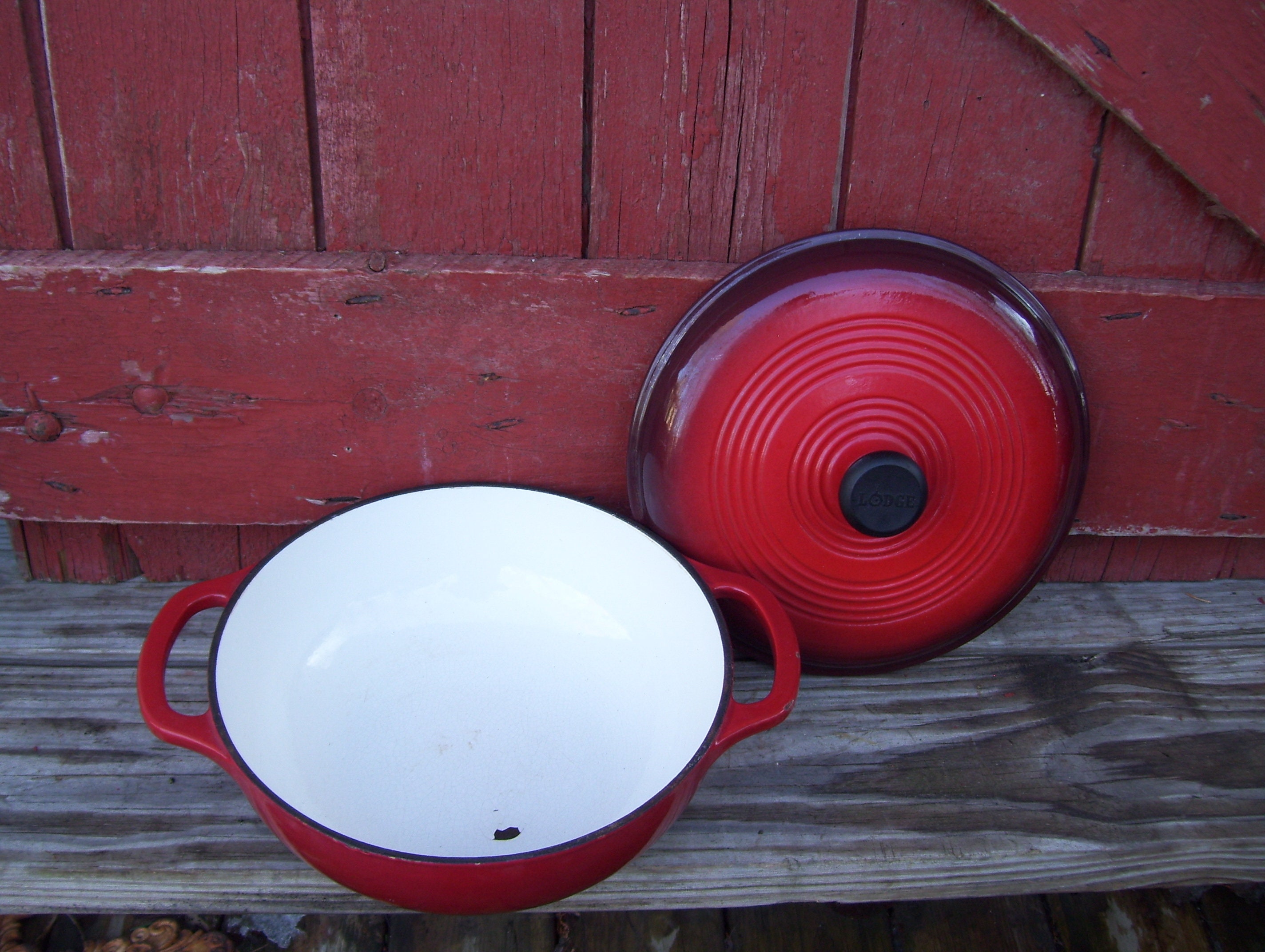 Lodge 6 qt Island Spice Red Enameled Cast Iron Dutch Oven - 12 1/2