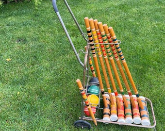 Juego de croquet para 6 jugadores, 74 cm de largo, mazos de madera, carrito con ruedas de metal único, bolas de madera South Bend Lawnplay, deportes de césped.