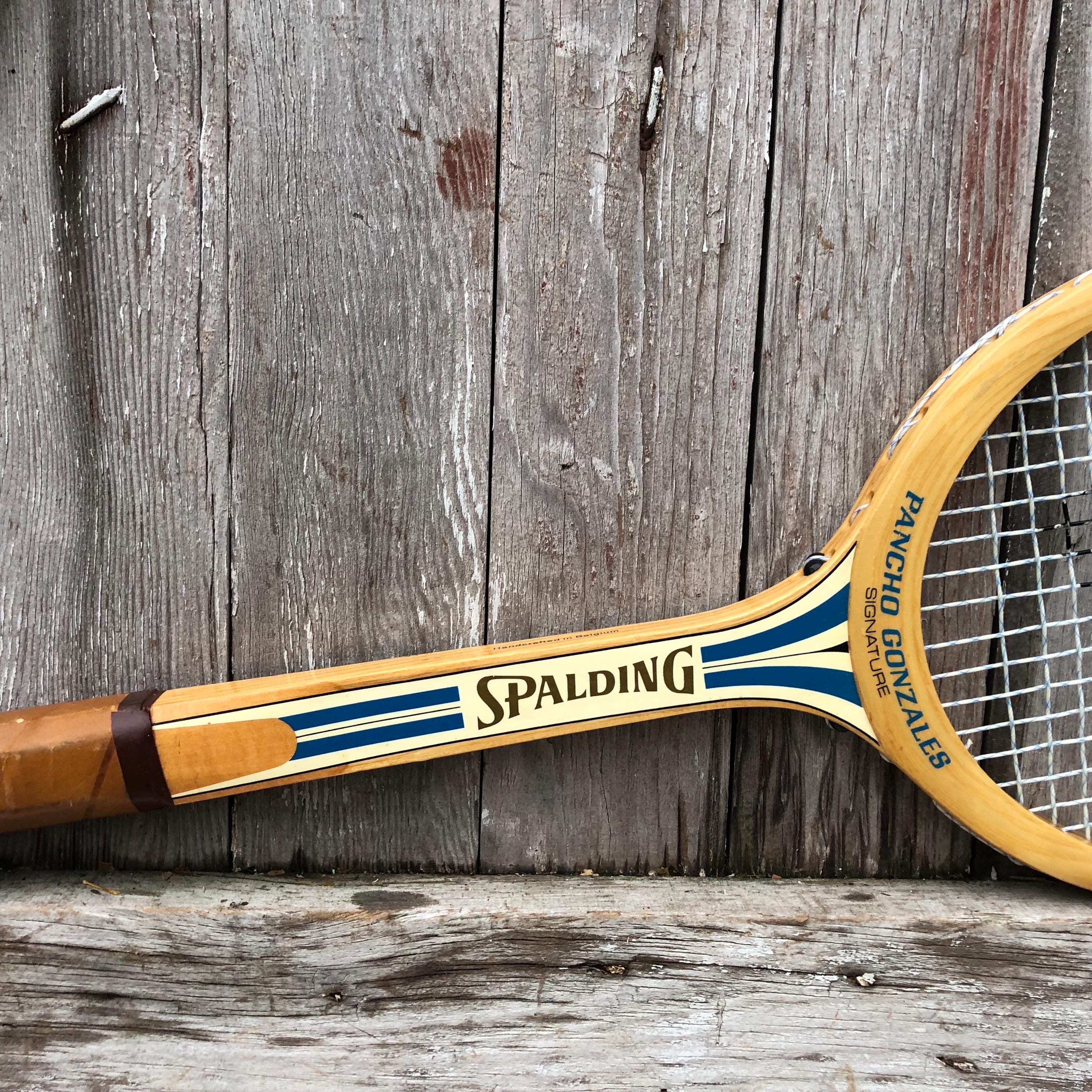 Raquette de tennis vintage en bois autographe Pancho