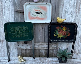 Bandeja de TV de metal negro, mesa plegable con estampado floral estilo casa de campo o mesa plegable verde Cal Dak (a su elección).