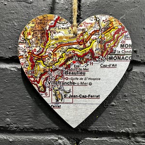 Cadeau personnalisé Saint-Valentin pour elle ou pour lui, où nous nous sommes rencontrés, où nous nous sommes embrassés pour la première fois, cadeau romantique, carte CONTEMPORAINE en bois personnalisée COEUR