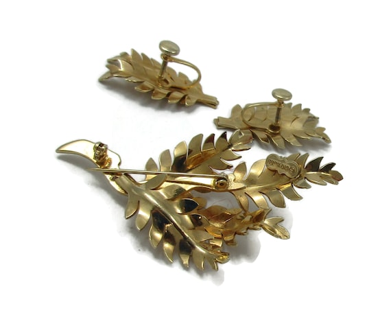 GIOVANNI Gold Brooch and Clip Earrings Set Detail… - image 2