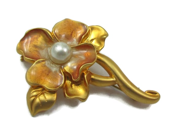 Brushed Gold Tone Pin Flower Pearl Brooch 1980s Brushed