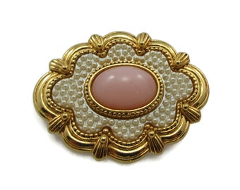 Pink Cabochon Stone Gold Tone Seed Bead Pearl Pin Oval Design Brooch Gold Victorian Vintage Costume Fashion Jewelry Designer Shawl Scarf Pin