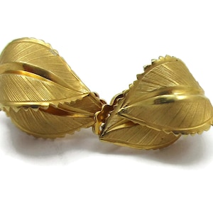 Giovanni Clip orecchini tono oro Dogwood foglia Design opaco spazzolato oro metà secolo gioielli Vintage moderno progettato firmato opera aperta
