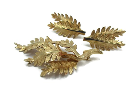 GIOVANNI Gold Brooch and Clip Earrings Set Detail… - image 1