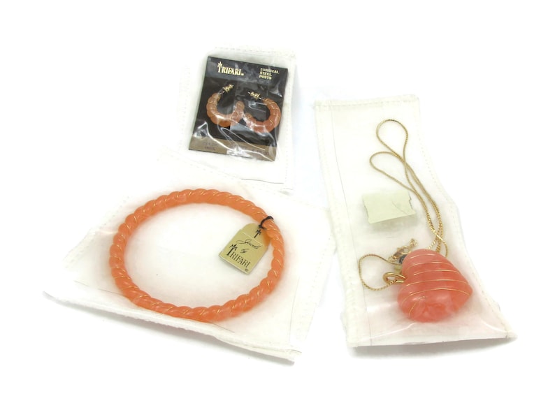 Crown TRIFARI Salmon Lucite Earrings Necklace Bracelet Set NOS Modernist Design Designer Signed Vintage Costume Jewelry Gift Ideas Paula