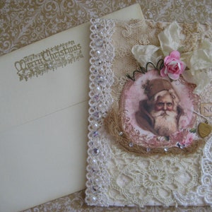 Carte de Noël vintage du Père Noël, rose et or avec des napperons en lambeaux et de la dentelle, carte de Noël d'inspiration vintage
