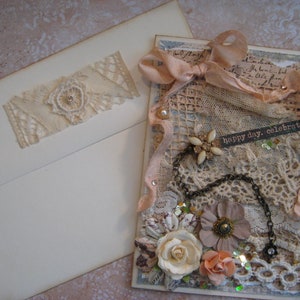 Carte d'anniversaire en lin vintage en lambeaux, Happy Day, célébrer, bijoux vintage, carte d'anniversaire d'inspiration vintage, noyau de grand-mère