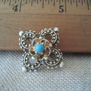 Vintage costume jewelry brooch.
