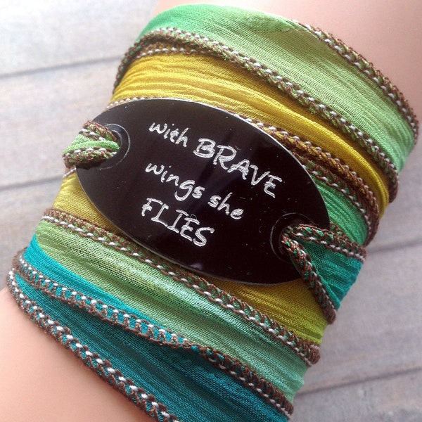 Aux courageux ailes, elle vole Avent, Noël, Silk Wrap Bracelet Hippie bracelet, pensée Positive, Ibiza, Message Bracelet, soie, #225