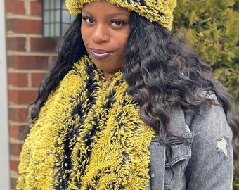 Conjunto de bufanda infinita y calentador de cabeza de piel sintética negra / Cuello vuelto con punta amarilla
