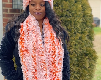 Conjunto de bufanda infinita y calentador de cabeza de piel sintética naranja / Puntas escarchadas