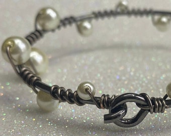 Pulsera con perlas/cuentas iridiscentes en bronce y plata carbón