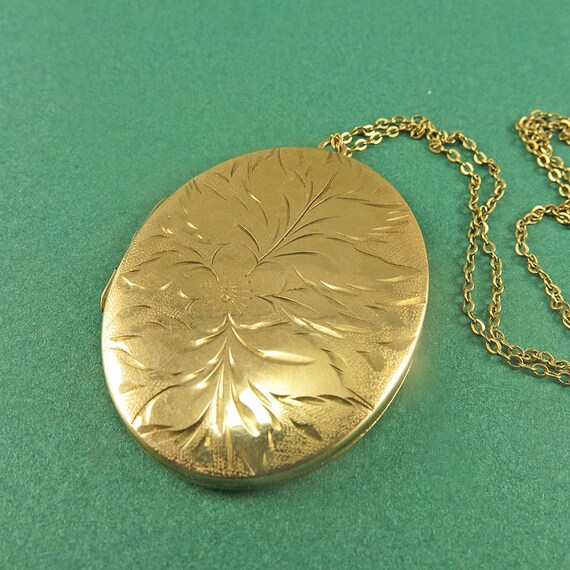 Vintage 9ct Gold Locket Pendant Picture Locket Oval L… Gem