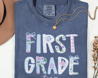 T-shirt met comfortkleuren eerste leerjaar, leraarsshirt eerste leerjaar, gingangleraar eerste leerjaar, leraarsshirt eerste leerjaar, grandmillenial eerste leerjaar