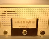 Vintage RCA Radio Model 5X-562 with Ivory Cabinet Made in New York circa 1954