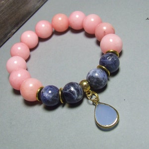 Pulsera de piedras preciosas de color rosa-azul, pulsera apilable, sodalita azul, pulsera elástica imagen 1