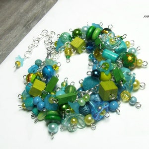 Cluster Armband, Chunky Armband, Armband mit Anhängern, Blumenschmuck, Cha Cha Armband, Blau-grünes Armband Bild 5