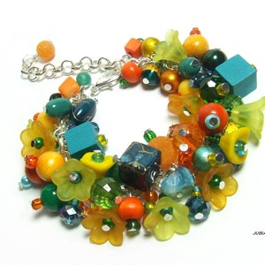 Pulsera de racimo, pulsera gruesa, pulsera con colgantes, joyería de flores, pulsera Cha cha, pulsera de colores imagen 1