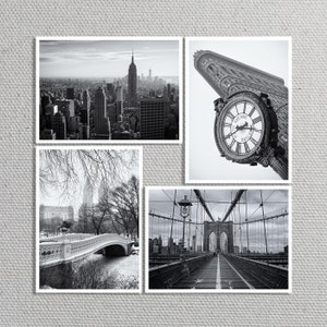 Puede incluir: Un collage de fotos en blanco y negro de monumentos de Nueva York. El collage incluye el Empire State Building, el puente de Brooklyn y el Flatiron Building.