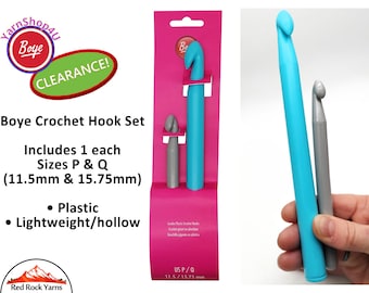 Boye Size P and Q (11.5mm and 15.75mm). Jumbo hollow plastic crochet hooks (the size is not printed on the hooks)