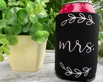 Enfriador de latas Mrs.: Funda de espuma negra para bebidas