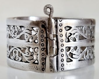 Algeria - Antique Chaoui high grade silver openwork bracelet with pin, Berber Algerian bracelet, Aures bracelet, Chaoui bracelet, RARE