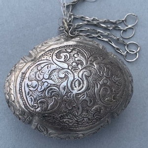 Indonesia - Antique high grade silver portable betelnut container from Sumatra, Indonesia antiques, Sumatra silver antiques, RARE