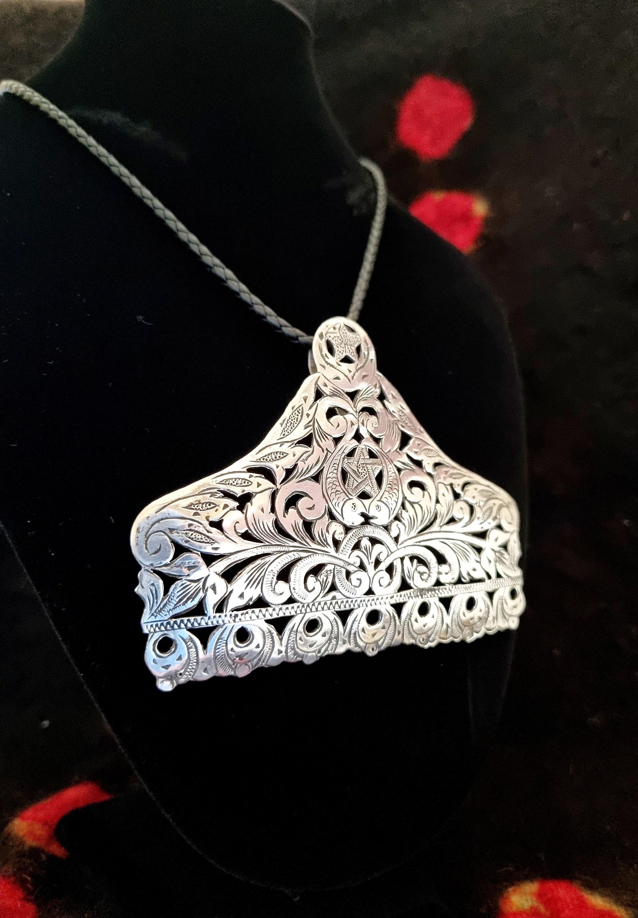 小物 silver design chain bell motif arabesque Tunisia - Antique Berber High Grade Silver Pectoral Called