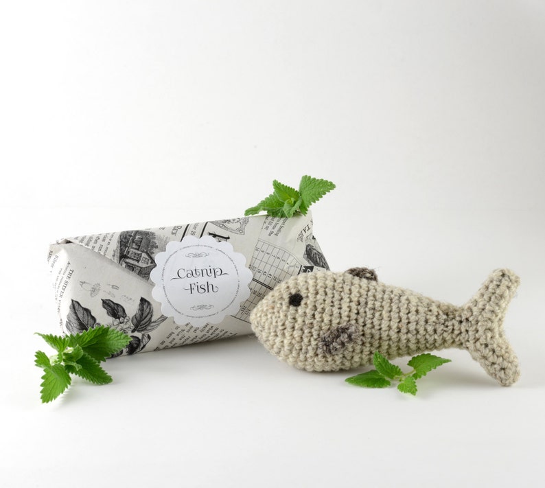 Cat Toy Fish Crochet Wool with Catnip Valerian Honeysuckle Light Grey