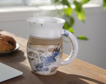 Tasse mug trés grande à café en céramique Grés Poterie fait main au tour au Québec Grande anse ergonomique