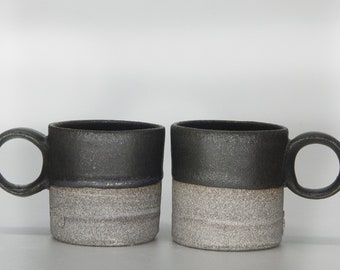 DUO espresso cups in gray concrete-style and black stoneware. 3.5 oz +/- 100 ml - Handmade in Canada.