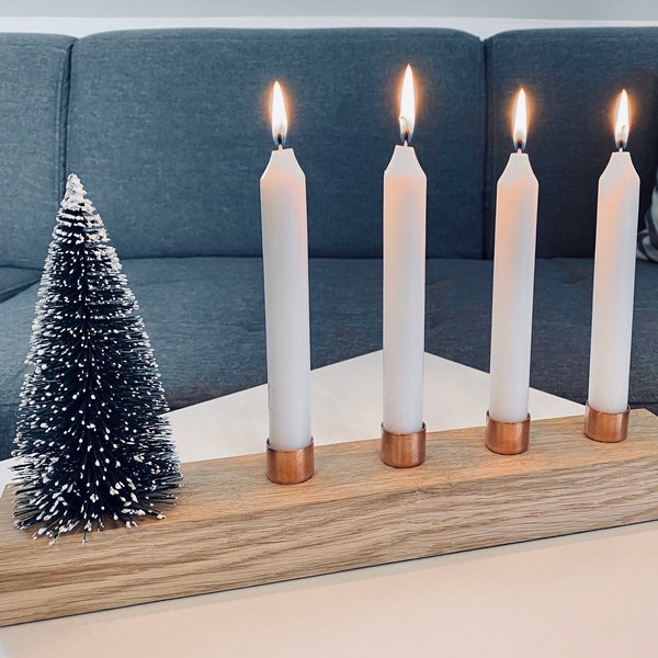 moderner minimalistischer Adventskranz aus Eiche und Kupfer plus Tafelkerze weiß und Mini-Tanne Kerzenhalter Holz