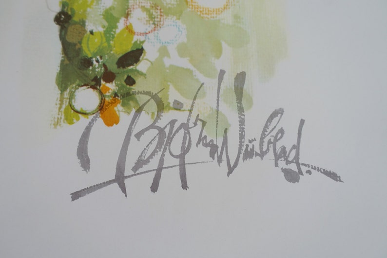 Op de afbeelding: Een zilveren inktsignatuur op een witte achtergrond met een groen en geel aquarelontwerp in de linkerbovenhoek. De handtekening luidt "Brigit W&auml;sthed".