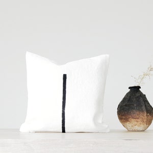 Japandi cover for decorative pillow, minimalist black and white wabi sabi pillows - coussins noir et blanc