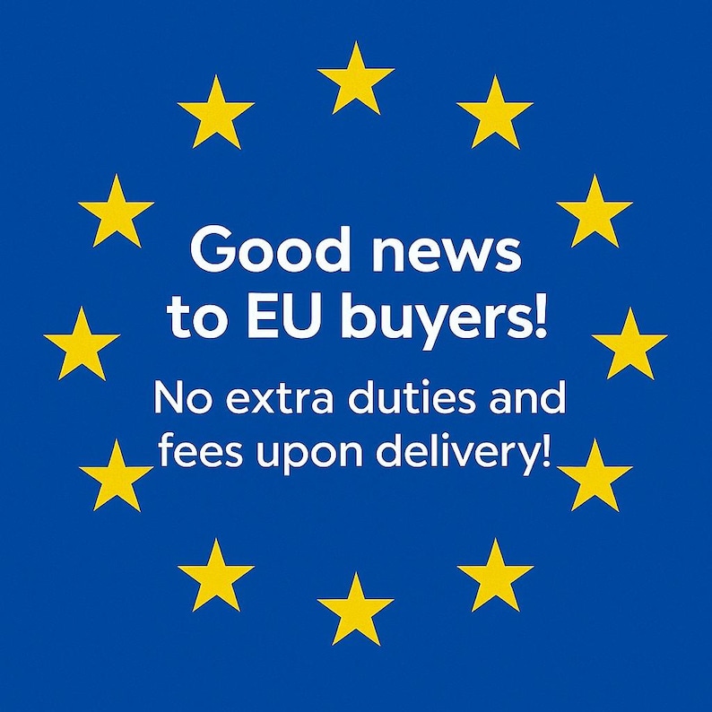 K&ouml;nnte beinhalten: Blauer Hintergrund mit einem Kreis aus gelben Sternen, &auml;hnlich der Flagge der Europ&auml;ischen Union. Der wei&szlig;e Text lautet: "Gute Nachrichten f&uuml;r EU-K&auml;ufer! Keine zus&auml;tzlichen Z&ouml;lle und Geb&uuml;hren bei Lieferung!"