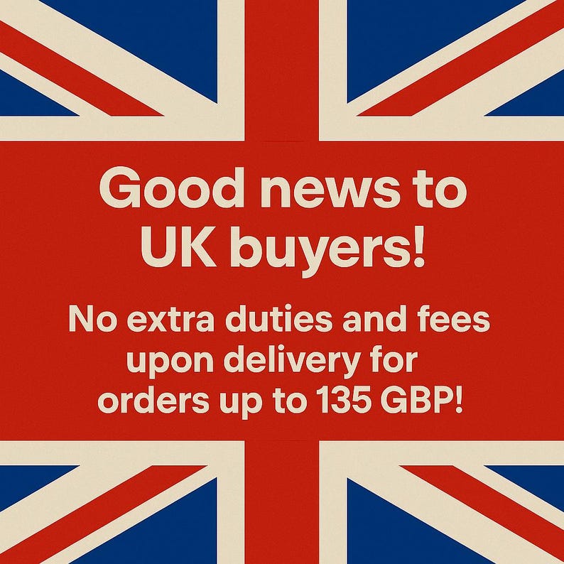 K&ouml;nnte beinhalten: Grafik mit dem Union Jack in Rot, Wei&szlig; und Blau. Der Text lautet: &bdquo;Gute Nachrichten f&uuml;r UK-K&auml;ufer! Keine zus&auml;tzlichen Z&ouml;lle und Geb&uuml;hren bei Lieferung f&uuml;r Bestellungen bis zu 135 GBP!"