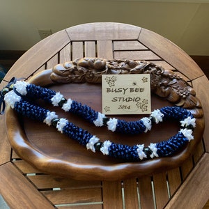 Hawaiian Navy Blue Pikake with White Trim and Kukui Nut Ribbon Lei (1” wide)