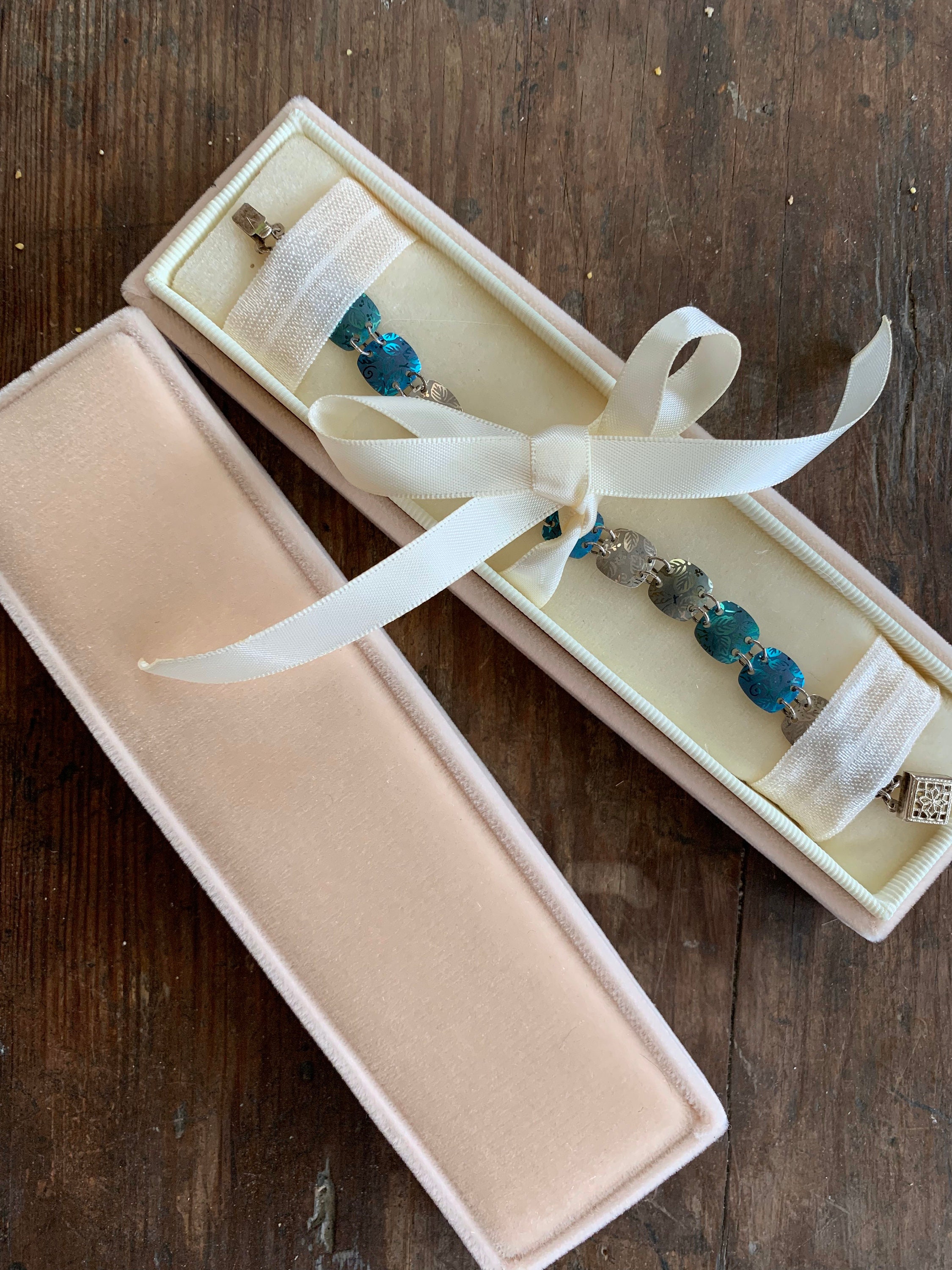 Oirlv Royal Velvet Bracelet Bangle Gift Box Multifunctional Jewelry Storage Case 