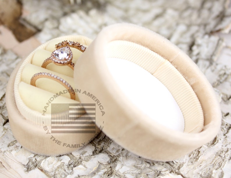 Oval Triple Ring Box by The Family Joolz