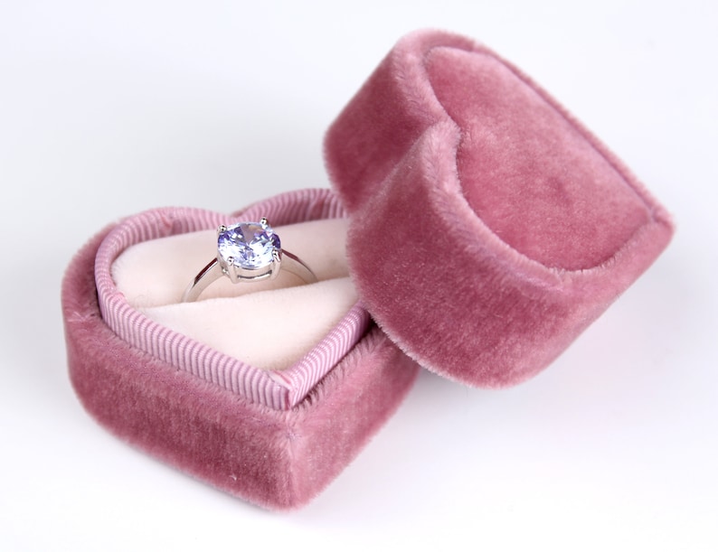 ring box pink
