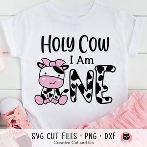 Holy Cow I Am One Menina Aniversário Svg, Png, Menina Primeiro Aniversário, Bebê Menina Vaca, Fazenda Aniversário, 1º Aniversário, Vaca com Laço, Arquivo de Corte Svg, Png
