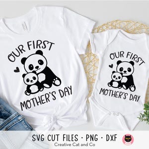 Onze eerste Moederdag SVG PNG, moeder baby panda, bijpassende outfit T-shirtontwerp, mama en ik, Cricut gesneden bestand, silhouet, sublimatie
