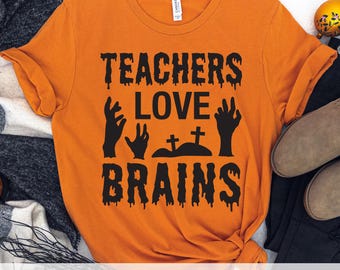 Zabawny nauczyciel Halloween SVG PNG DXF | Koszulka Teachers Love Brains z dłońmi zombie | Przyjazna dla klasy szkolnej grafika Łatwy plik do cięcia