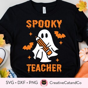 Professor Halloween Svg, Professor Assustador Fantasma Segurando Lápis, Design de Camisa de Professor de Halloween, Folha Fantasma, Svg, Dxf, Png, Arquivos Cortados