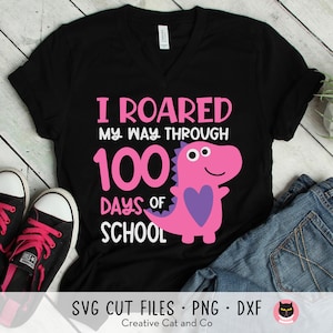 100 dagen school dinosaurus SVG, 100e schooldag, dinosaurus meisje, png, sublimatie, ik brulde mijn weg door, leraar, SVG, DXF, Cricut